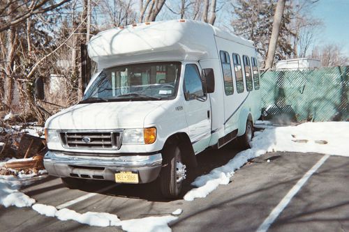 16 passenger ford e 350, shuttle bus, like new with a lift,  seats can be add