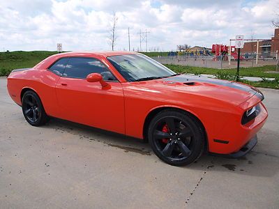 2008 dodge challenger srt 8 / 6.1 hemi / custom exhaust / navigation / low miles