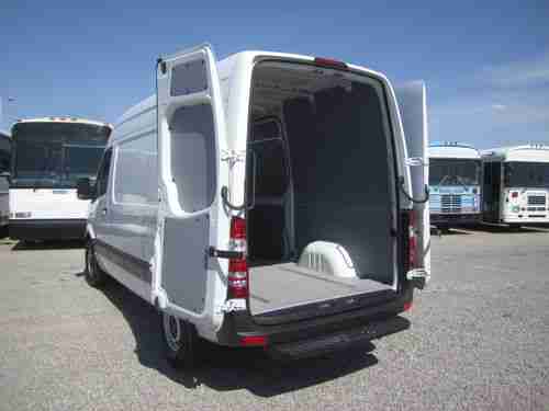 2008 Dodge Sprinter 2500 Cargo Van 3.0L Mercedes Diesel Only 2,609 Miles!, image 6