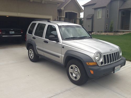 2005 jeep liberty sport sport utility 4-door 3.7l