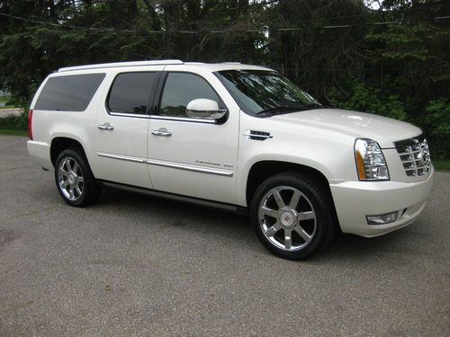2011 cadillac escalade esv premium awd pearl white 1 owner