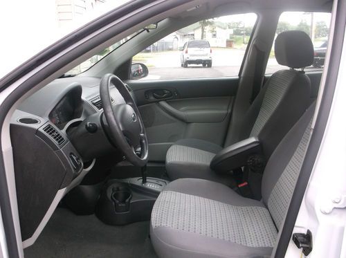2007 Ford Focus SE Sedan 4-Door 2.0L, image 3