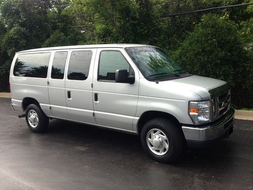 2010 ford e-350 super duty xlt standard passenger van 3-door 5.4l