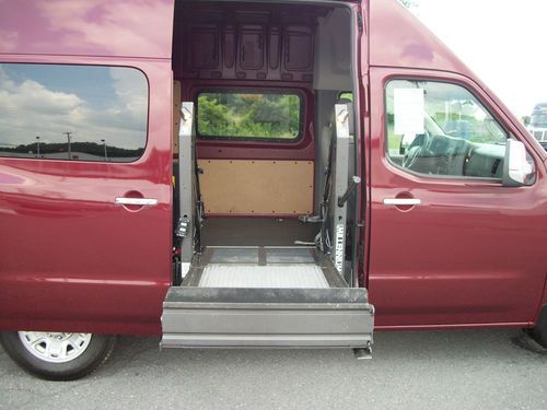2012 NV SV High Roof 2500 V6 WHEEL CHAIR LIFT, image 17