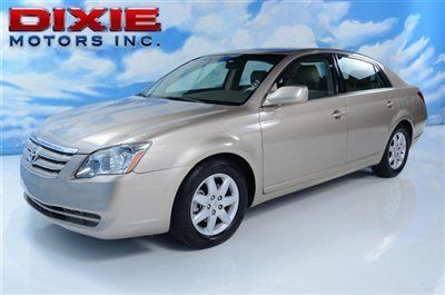 2005 toyota avalon - 19k miles - leather - ** only 19k miles