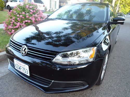 2013 volkswagen jetta 2.5 se- like brand new only 1 k miles