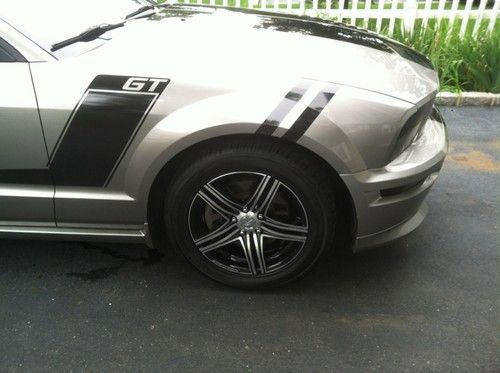 2008 ford mustang gt coupe 2-door 4.6l upgraded! head turner!