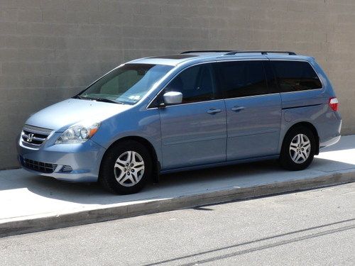 Beautiful 2006 honda odyssey ex-l mini passenger van..leather..sunroof