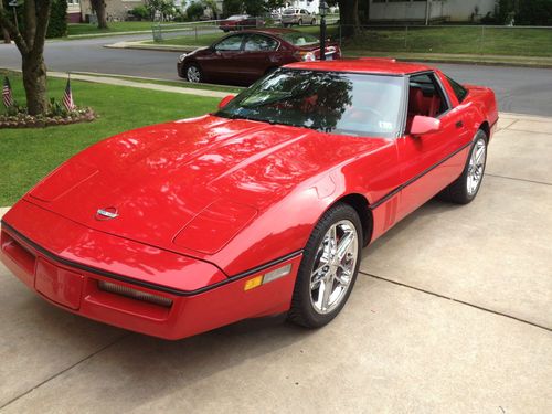 Red 1989 corvette 2 door cpe