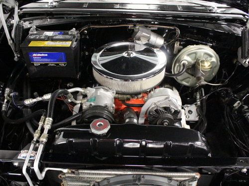 BEAUTIFULLY RESTORED BLACK N WHITE TWO-TONE CONV, NEW TOP, VINTAGE AIR, PS, PB!!, US $83,995.00, image 4