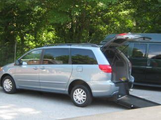 2008 blue lrear entry lowered floor handicap wheelchair van!