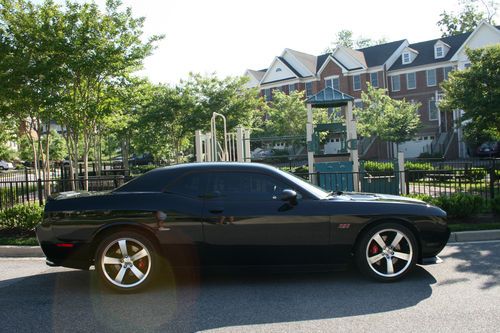 2011 dodge challenger srt8 coupe 2-door 6.4l