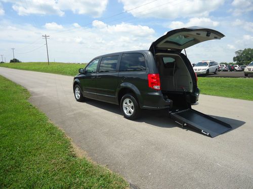 2012 dodge grand caravan wheelchair/handicap ramp van rear entry conversion