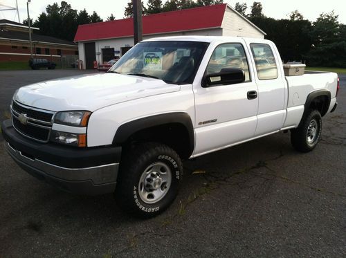 2006 chevrolet 2500 extended cab  w/t 4wd short bed