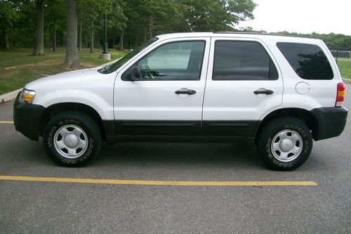 2005 ford escape xls 4x4.  (flood vehicle salvage title mv907a)