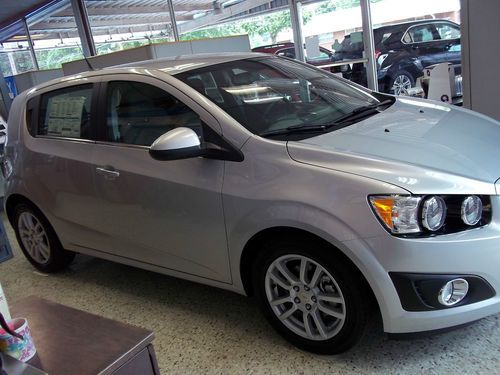 2012 chevrolet sonic 5-door lt