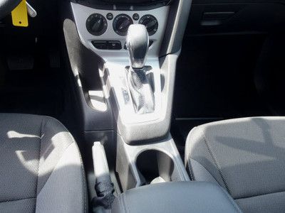 SE Hatchback 2.0L CD Trip Computer Power Door Locks Auto Express Down Window, image 7