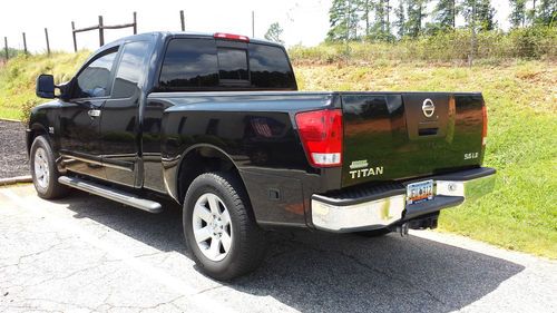 2004 nissan titan le extended cab pickup 4-door 5.6l