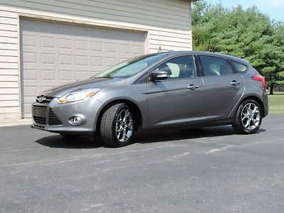 2013 ford focus se hatchback -leather -4 cylinder -gas saver -like new!!!
