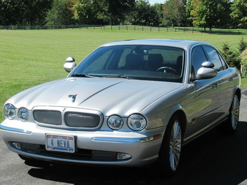 * 2004 jaguar xjr 4 dr luxury sedan (fully loaded) 70k platinum silver beauty!*