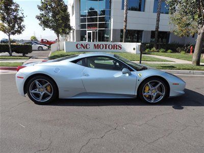 2011 ferrari 458 italia coupe grigio alloy on crema / low miles / 10 in stock