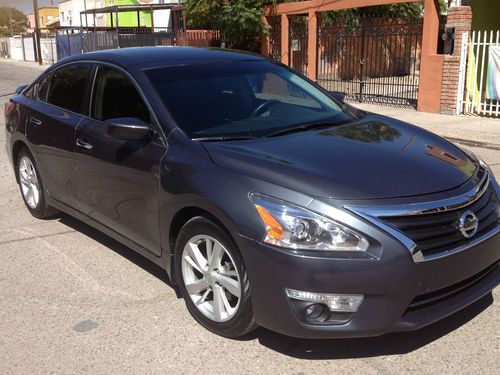 2013 nissan altima sv 4k miles ! save gas ! low reserve