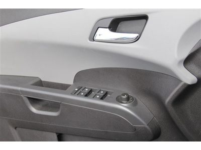 LTZ 1.8L CD Front Wheel Drive ABS Power Steering Aluminum Wheels Fog Lamps A/C, image 28