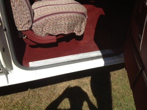 1986 Ford F-150 4x4 v8 302 , 33 tires, image 3