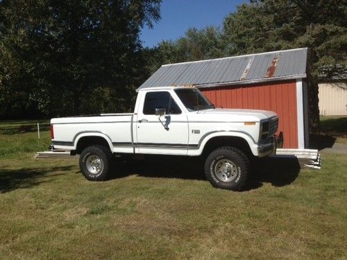 1986 Ford F-150 4x4 v8 302 , 33 tires, image 4