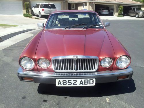 Jaguar xj6 base saloon/sedan 4-door 4.2l, right hand drive (rhd)