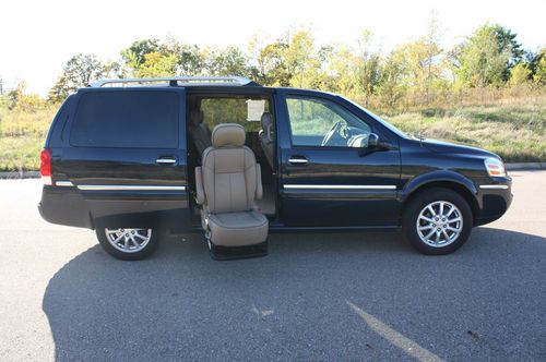2005 buick terraza handicap turn out seat, leather, loaded