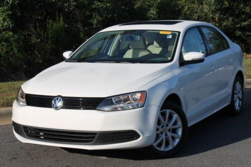 White/Beige leather/touch screen 2.5L SE 170 hp 5 cylinder DOHC engine, image 2