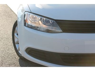 White/Beige leather/touch screen 2.5L SE 170 hp 5 cylinder DOHC engine, image 6