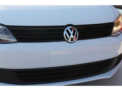 White/Beige leather/touch screen 2.5L SE 170 hp 5 cylinder DOHC engine, image 7