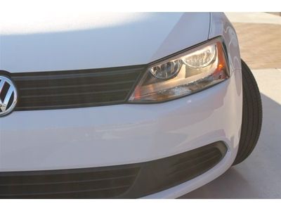 White/Beige leather/touch screen 2.5L SE 170 hp 5 cylinder DOHC engine, image 8