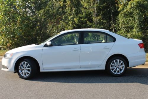 White/Beige leather/touch screen 2.5L SE 170 hp 5 cylinder DOHC engine, image 9