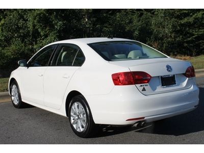 White/Beige leather/touch screen 2.5L SE 170 hp 5 cylinder DOHC engine, image 10