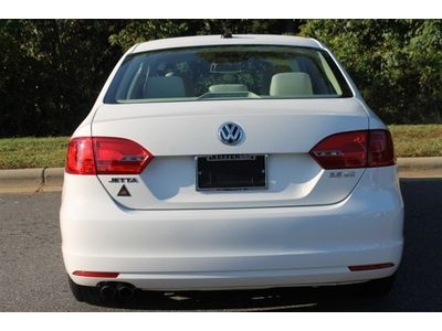 White/Beige leather/touch screen 2.5L SE 170 hp 5 cylinder DOHC engine, image 11