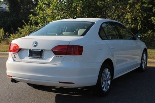 White/Beige leather/touch screen 2.5L SE 170 hp 5 cylinder DOHC engine, image 12