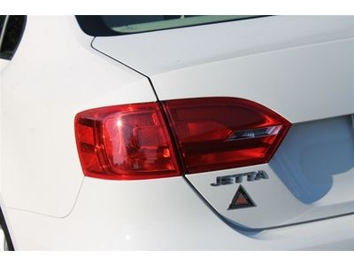 White/Beige leather/touch screen 2.5L SE 170 hp 5 cylinder DOHC engine, image 13