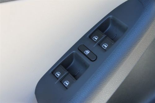 White/Beige leather/touch screen 2.5L SE 170 hp 5 cylinder DOHC engine, image 19