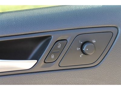 White/Beige leather/touch screen 2.5L SE 170 hp 5 cylinder DOHC engine, image 20