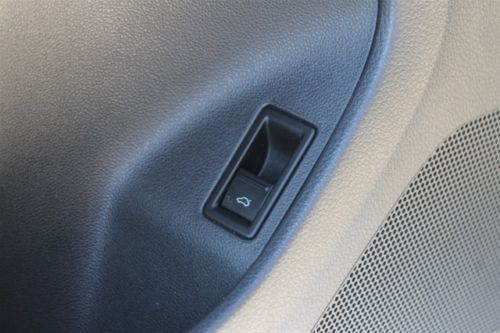 White/Beige leather/touch screen 2.5L SE 170 hp 5 cylinder DOHC engine, image 21