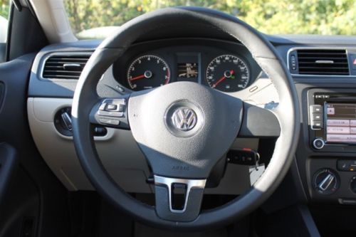 White/Beige leather/touch screen 2.5L SE 170 hp 5 cylinder DOHC engine, image 23