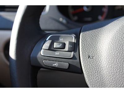 White/Beige leather/touch screen 2.5L SE 170 hp 5 cylinder DOHC engine, image 24