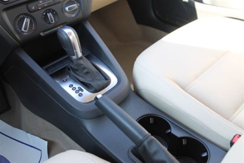 White/Beige leather/touch screen 2.5L SE 170 hp 5 cylinder DOHC engine, image 34