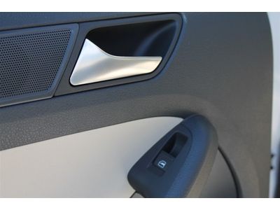 White/Beige leather/touch screen 2.5L SE 170 hp 5 cylinder DOHC engine, image 48