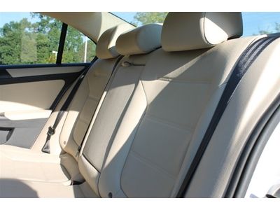 White/Beige leather/touch screen 2.5L SE 170 hp 5 cylinder DOHC engine, image 52