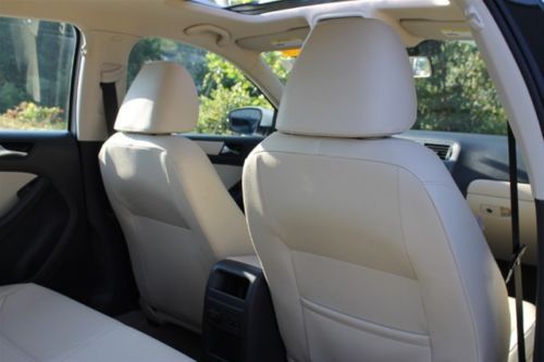 White/Beige leather/touch screen 2.5L SE 170 hp 5 cylinder DOHC engine, image 55