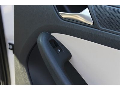 White/Beige leather/touch screen 2.5L SE 170 hp 5 cylinder DOHC engine, image 59